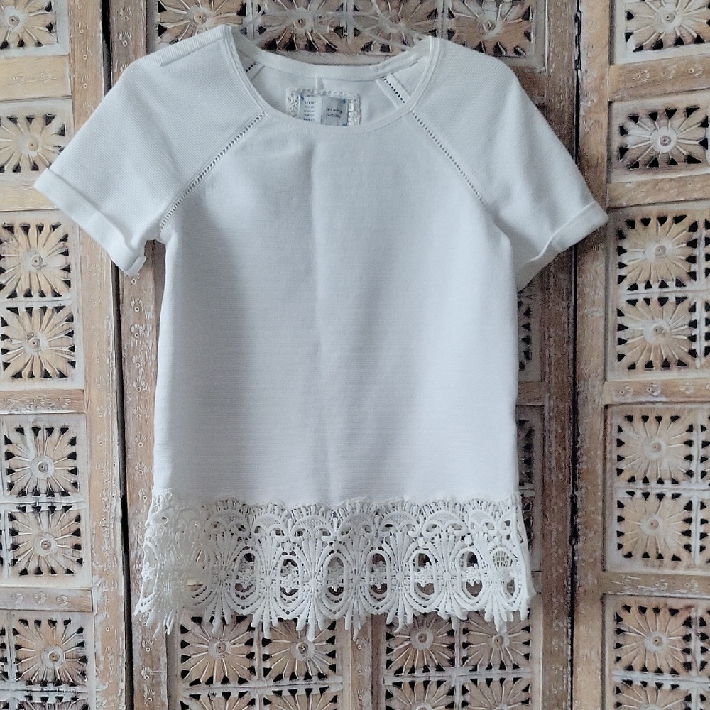 Saturday/Sunday Ribbed Short Sleeve With White Crochet Lace Split Hem Top XS